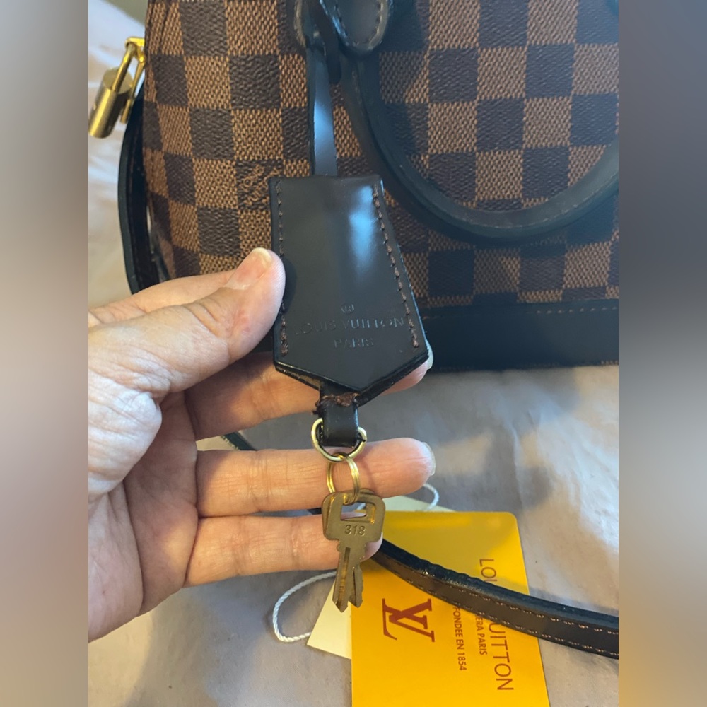 Beautiful Handbag ๐๐๐๐ - Picture 2 of 5